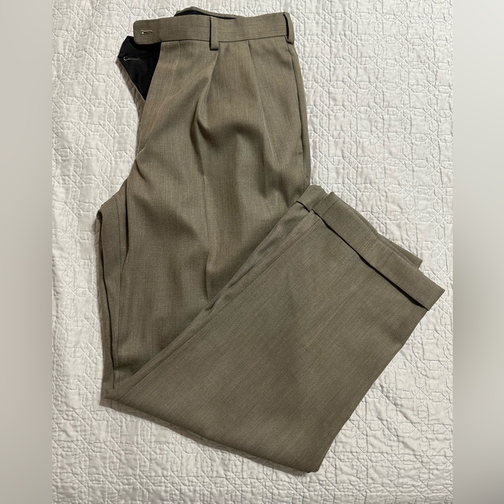 EUC Men’s Perry Ellis Portfolio slacks green gray color 33/30